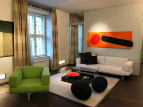 Dream Stay - Luxury Design Apartment with Main Square View and Jacuzzi